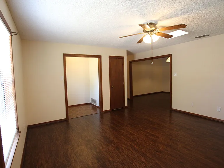 3211 S Donnybrook Ave — Photo 6