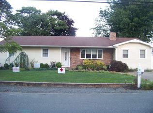 945 Windward Ave, Beachwood, NJ 08722