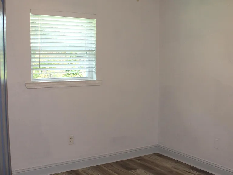 218 Alverado Dr — Photo 10