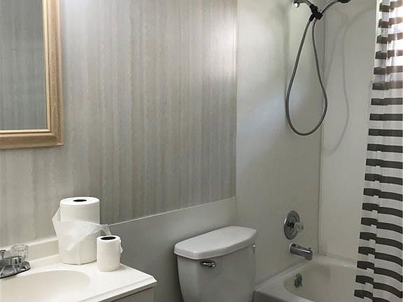 5th image of 127 Highridge Ct