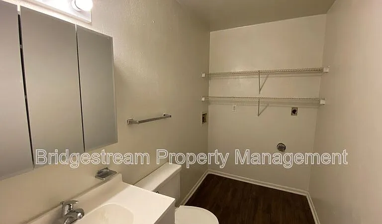 1299-1 Sanlor Ave — Photo 6