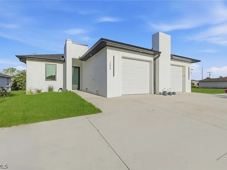 3629 SW Santa Barbara Pl — Photo 2