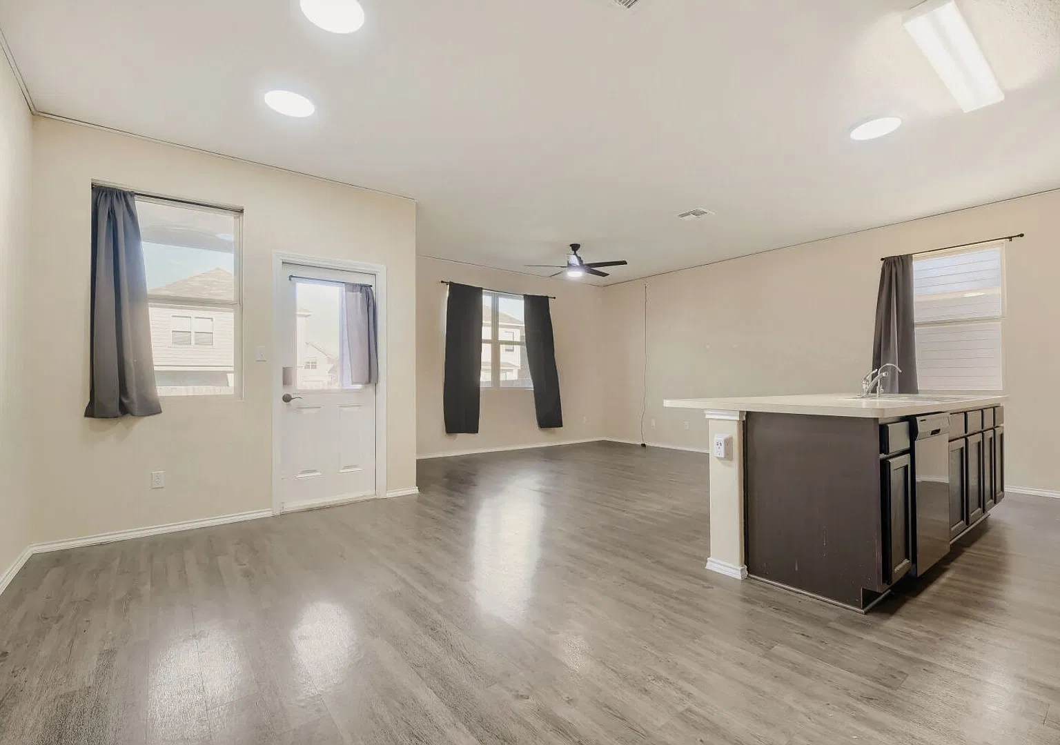 Southside home available now! 3 bedrooms, open floor plan less than 10 miles from the Toyota plant — Photo 3