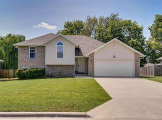 3847 S El Salvador Ave, Springfield, MO 65807