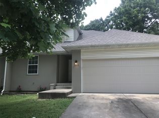 1069 S Elder Ave, Springfield, MO 65802