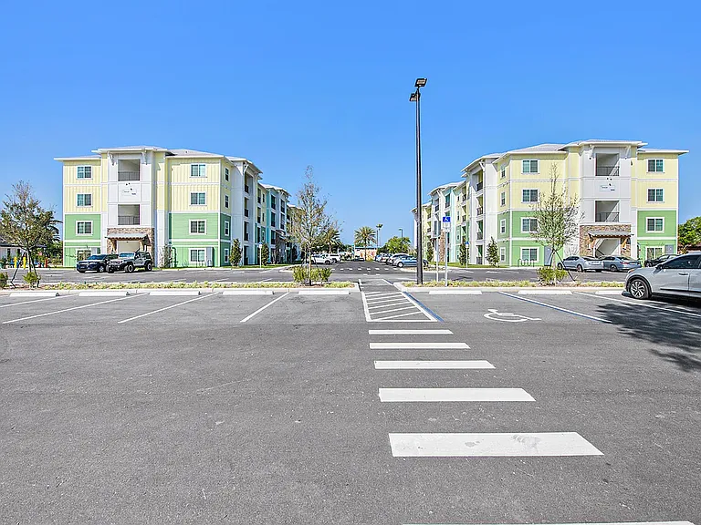 Grand Oak Apartments — Photo 22
