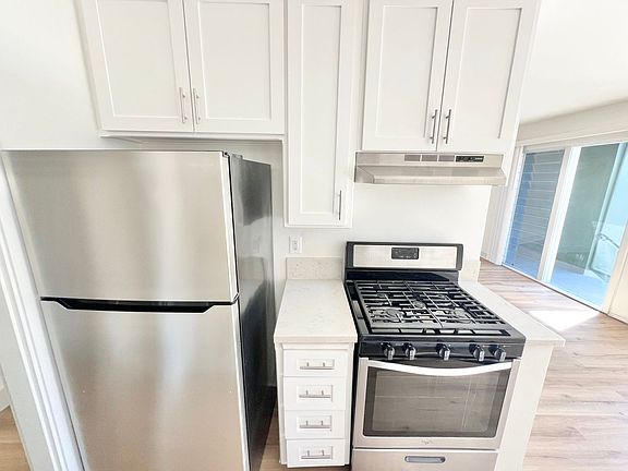 5th image of 1142 E 1st St #4