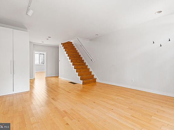 3rd image of 2417 Grays Ferry Ave