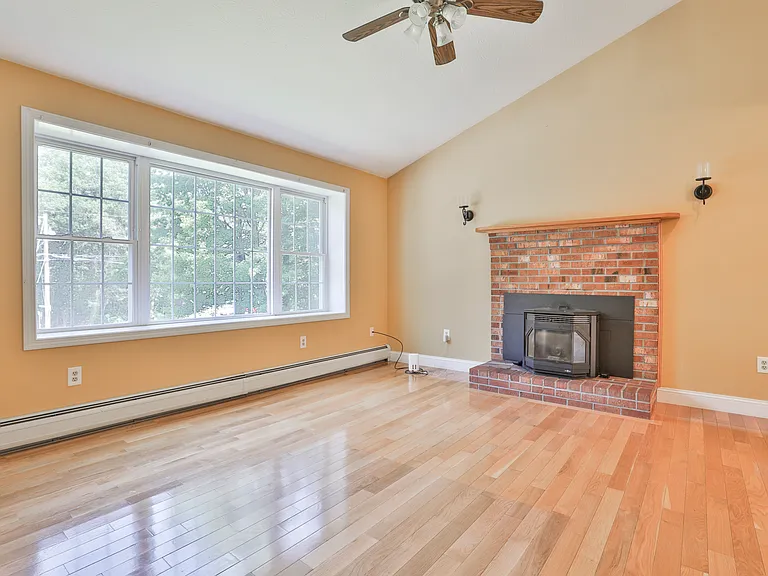 76 Groton Rd — Photo 4