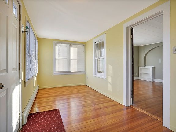 4th image of 62 Church St