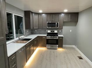470 Valerie Dr, Vista, CA 92084