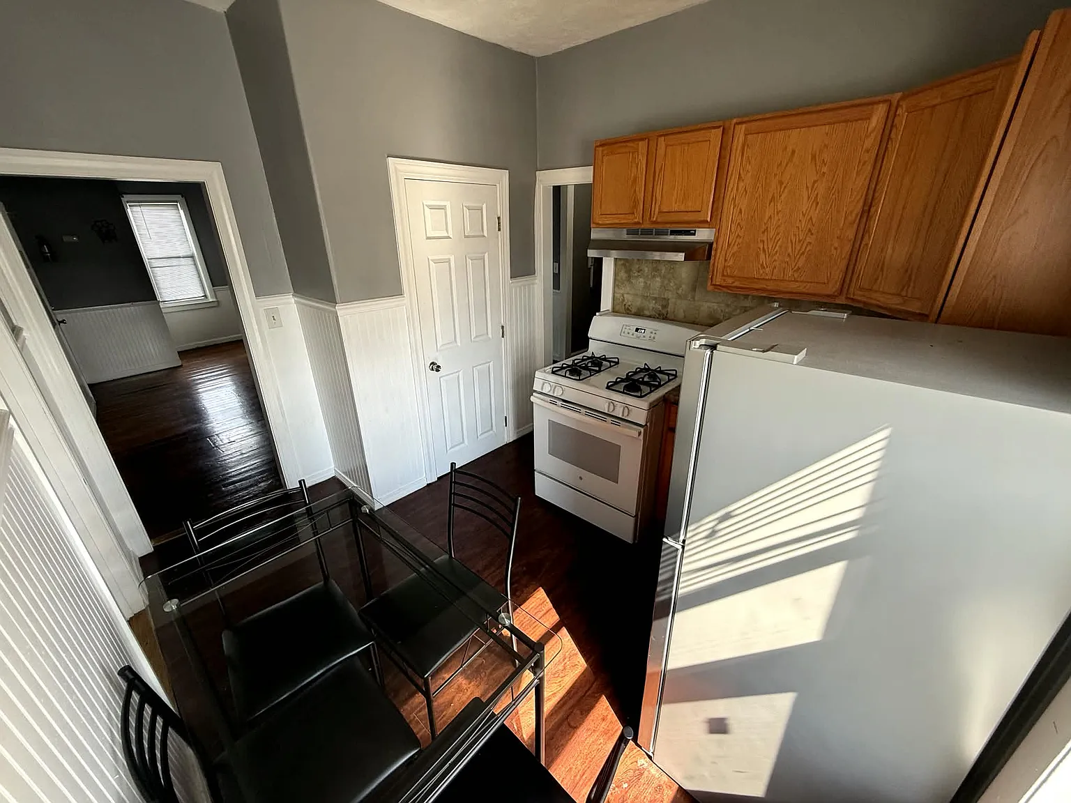 2 bed, $1,300 — Photo 2