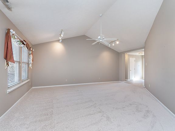 5th image of 9930 Chinquapin Ct