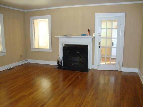 4th image of 110 W Park Dr