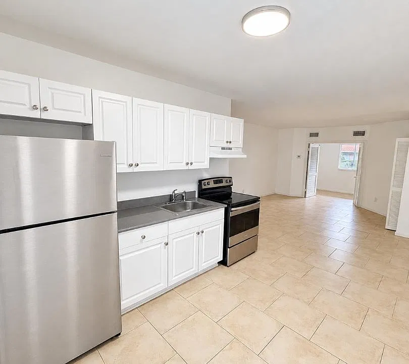 627 NE 6th Ave #3