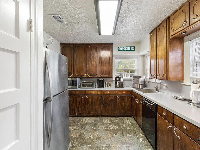 3508 W Biddison St — Photo 25