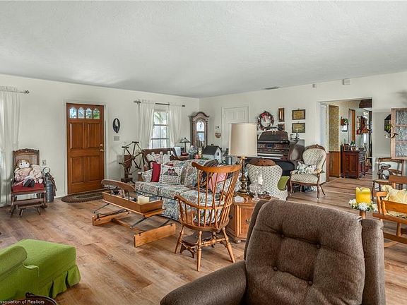 5th image of 310 Lake Mirror Dr