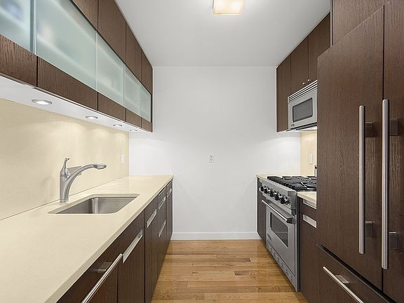 5th image of 454 W 54th St APT 3N