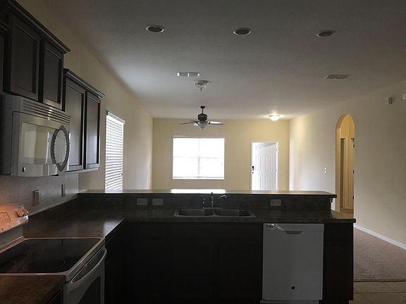 3rd image of 15630 Camp Dubois Cres