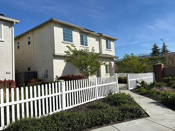 3rd image of 5117 Fiona Walk