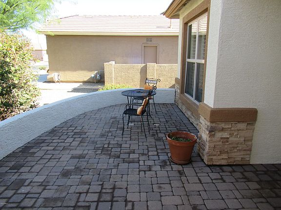 Front patio with pavers