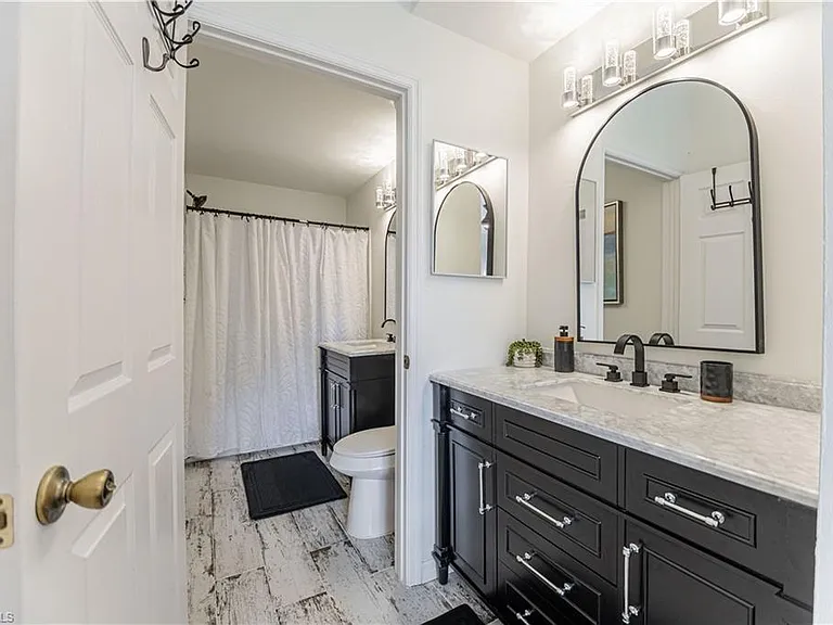 992 Woodshire Ln #D103 — Photo 6