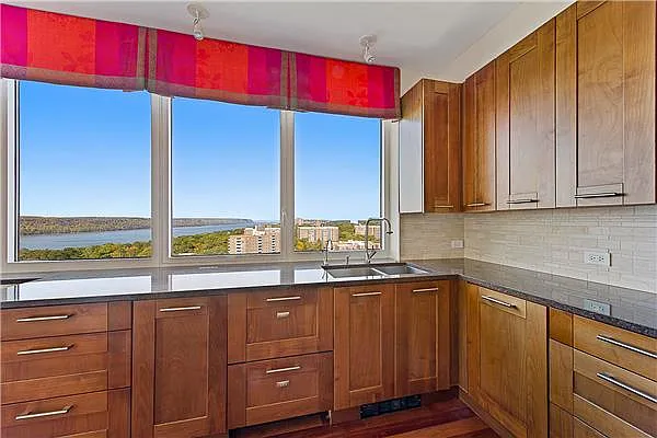 Sold by Exclusive Properties Sotheby's International Realty | media 10
