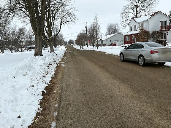 5th image of 404 S Walnut Ave