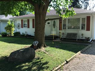 1239 N Lawrence Ave, Taylorville, IL 62568