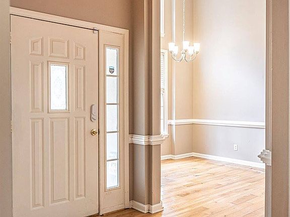 5th image of 113 Sandspur Ln