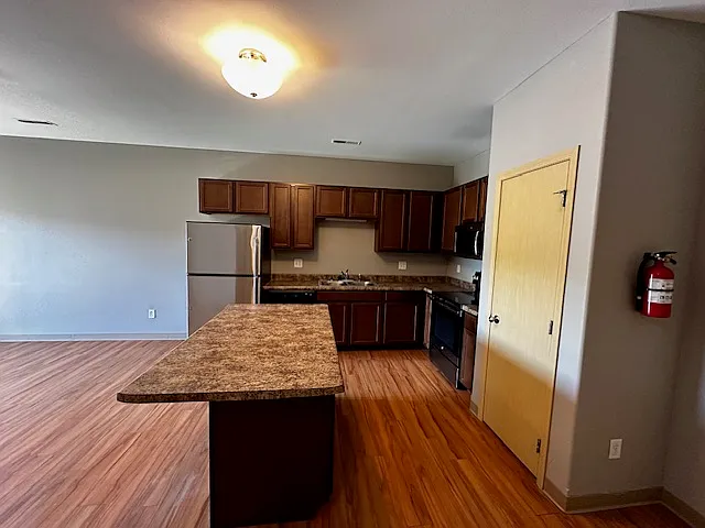 3 bed, 2.0 bath, $2,250 — Photo 3