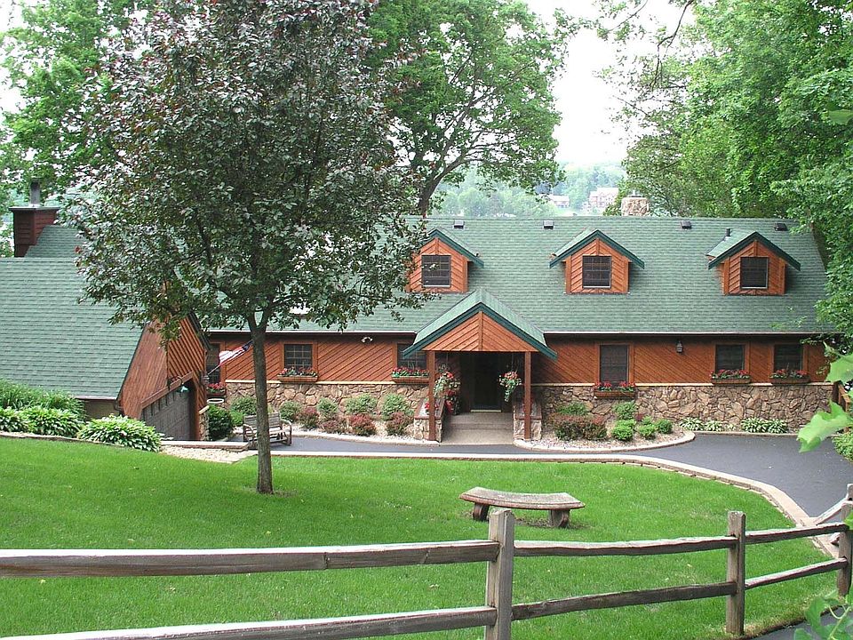 Outstanding 3 bdrm home w/ 100ft lake shore.