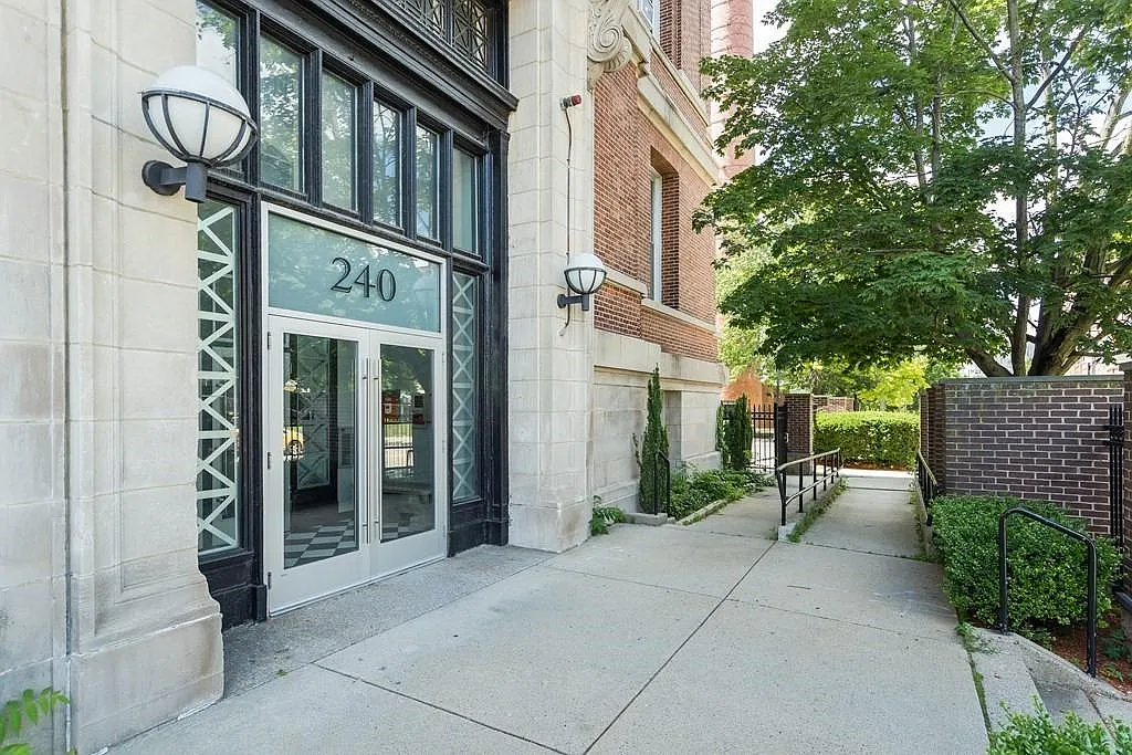 2 bed, 795 sqft, $2,900 — Photo 1
