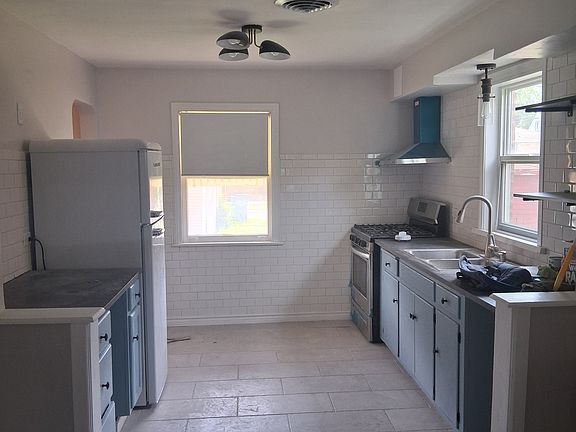 5th image of 14321 Wallace Ave