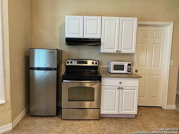 3rd image of 210 E Ashby Pl APT 2