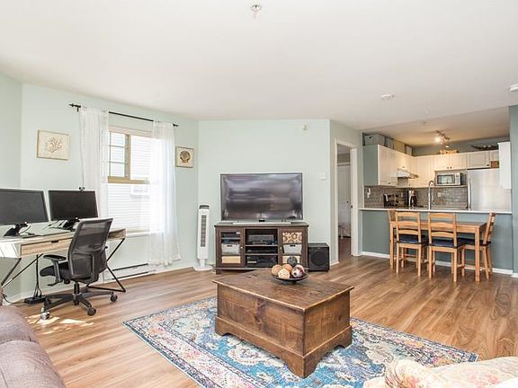3rd image of 211 12th St #201