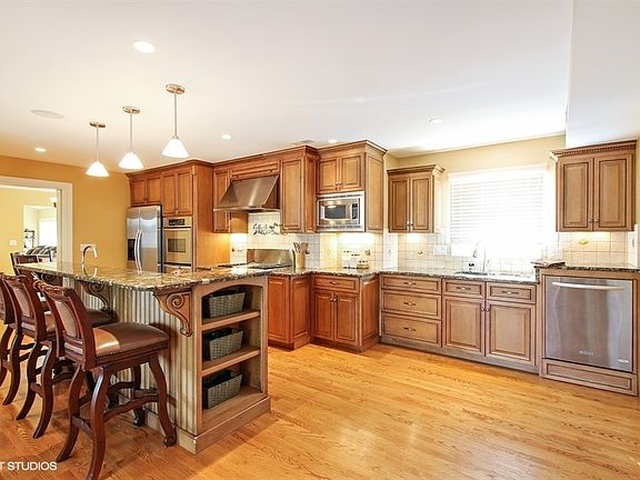 5th image of 1639 Midland Ave