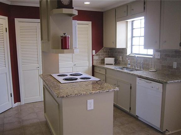 4th image of 101 Maplewood Dr APT 15