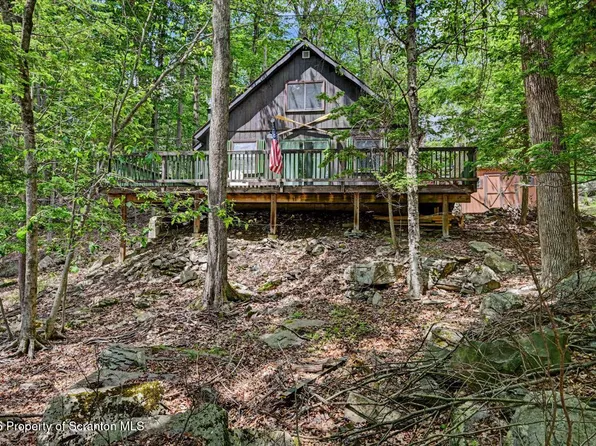 1031 Canary Ln, Lake Ariel, PA 18436