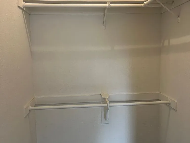v1210 — Photo 9