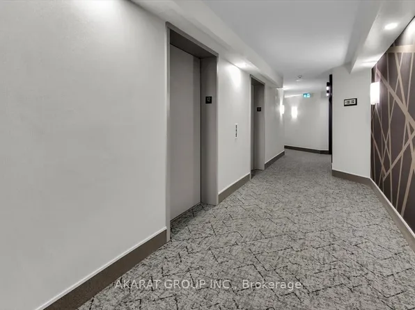 44 Gerrard St W #1204, Toronto, ON M5G 2K2