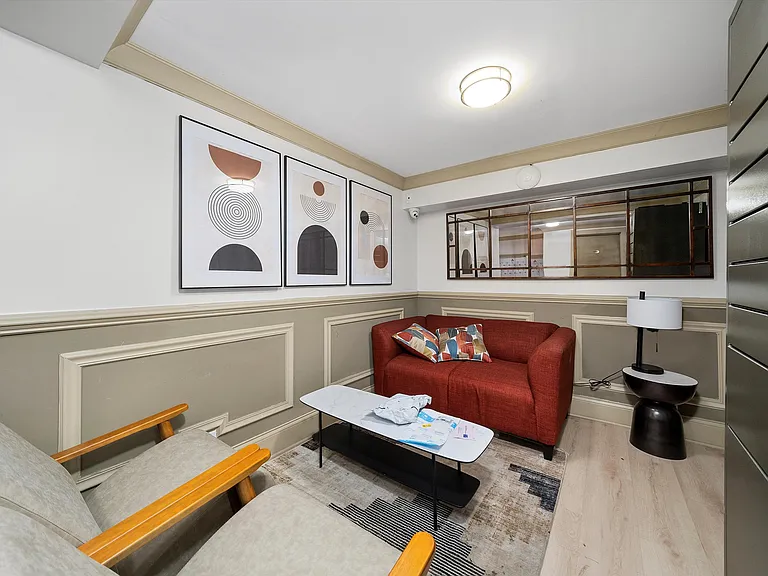 Blackstone Castle - 5135 S Blackstone — Photo 9