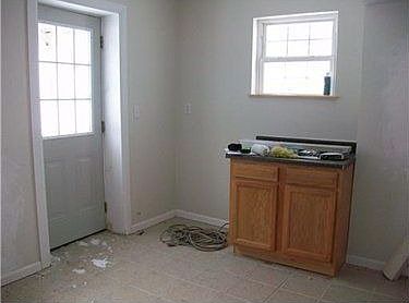 3rd image of 1304 Vine St