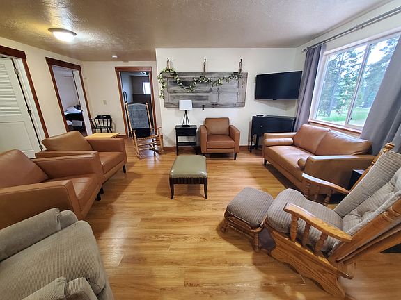 3rd image of 401 Seeley Ln #C