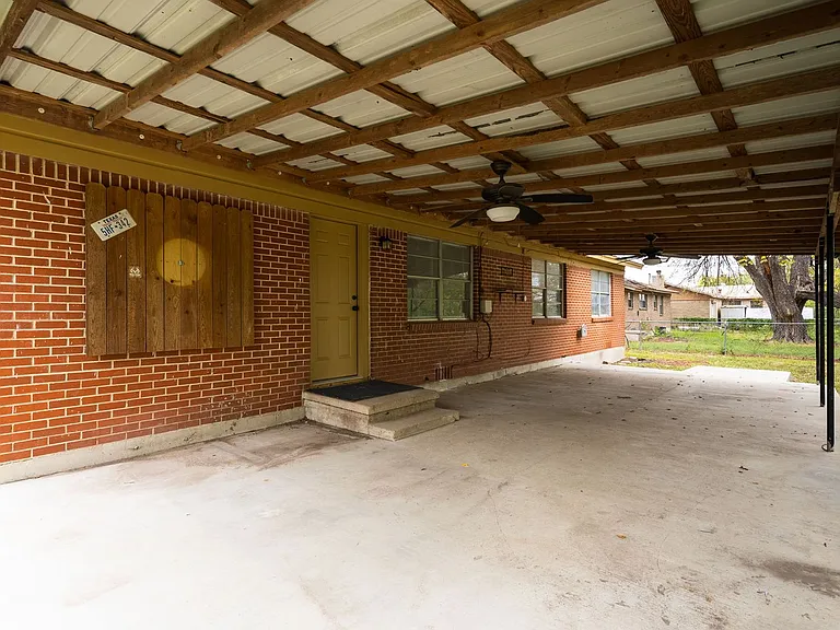 110 North Dr — Photo 16