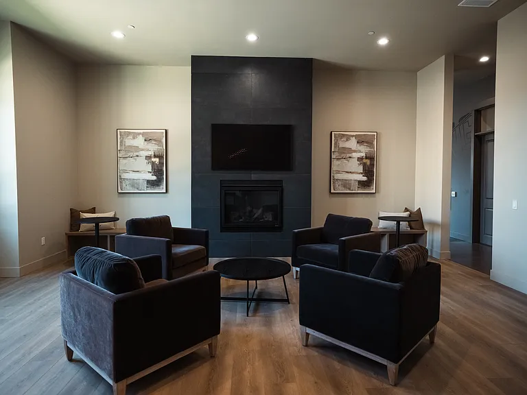 Eastpark Apartment Homes — Photo 5