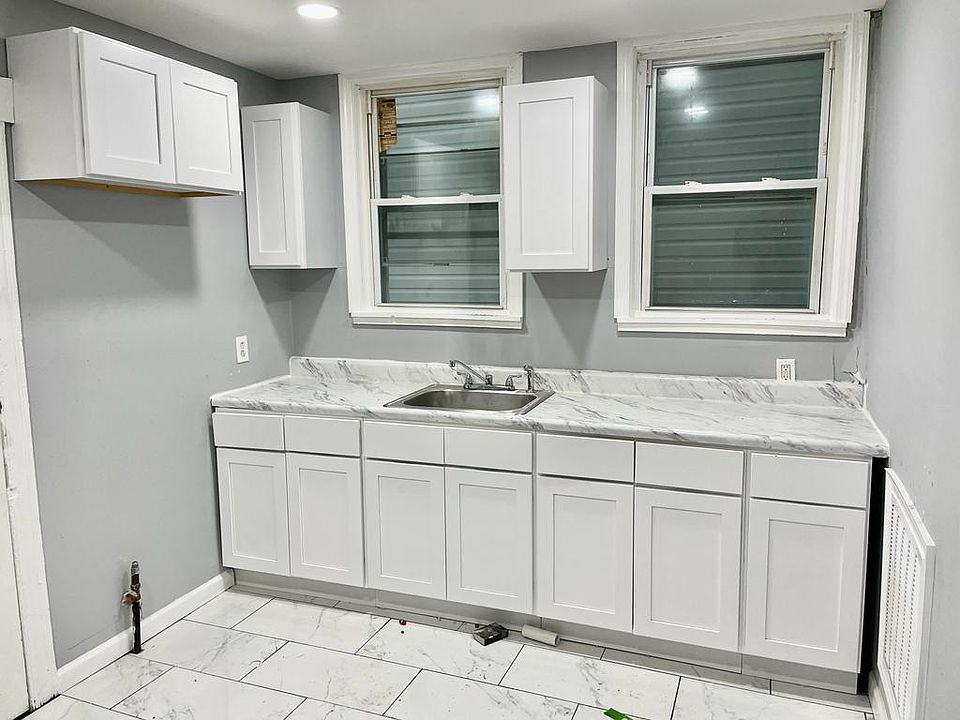 1st image of 176 Hollywood Ave #1-2