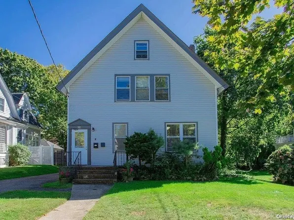 20 Dewey St Unit 1, Huntington, NY 11743