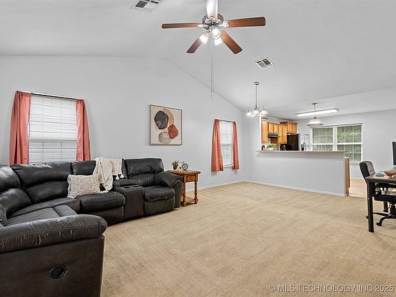 5th image of 509 N Downing Ave