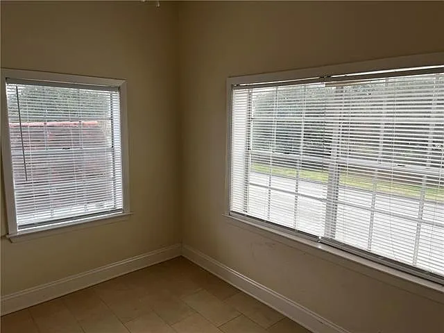 700 Florida Blvd — Photo 8